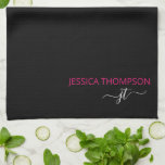 Paño De Cocina Moderno Black Hot Pink Simple Script Monograma Nom<br><div class="desc">Nombre de escritura simple monocromático personalizado y moderno inicial y elegante chica elegante negro y rosa caliente Añadir su nombre con las Iniciales Gris Giro. Esta toalla de cocina personalizada es perfecta para la Sweet 16, 1st, 21st, 30th, 40th, 50th, 60th, 70th, Birthday Party, Bodas, Party Favor, Holiday Gift, Quinceanera,...</div>