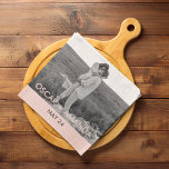 Paño De Cocina Modo de regalo de citas familiares y fotos de pare<br><div class="desc">Foto de pareja moderna con nombre perosnalizado rosa y gris</div>
