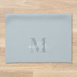 Paño De Cocina Monograma de nombre de familia personalizado azul<br><div class="desc">Toalla de mano de cocina azul moderna diseñada a medida con monograma de nombre de familia personalizado en caligrafía moderna a mano.</div>