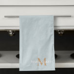 Paño De Cocina Monograma de nombre personalizado<br><div class="desc">Toalla de cocina moderna,  elegante y a la última,  de color azul polvoriento con monograma tostado y tipografía de nombre blanco. Los colores se pueden personalizar a su elección</div>