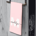 Paño De Cocina Monograma de nombre rosado de Rubor<br><div class="desc">Personalizado personalizado Rubor Nombre inicial rosado Monograma Toalla de cocina. Añade un toque de elegancia a tu cocina con esta toalla monogramada de moda. Diseñado para un estilo triple, cuenta con un fondo rosa suave, una inicial audaz blanca y un nombre de guión negro que fluye, ofreciendo un aspecto personalizado...</div>