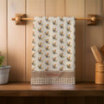Paño De Cocina Monograma de pollo con chequeo rústico por país |<br><div class="desc">Excelente decoración para las cocinas de campo, este conjunto de diseño presenta un patrón de fondo con una gallina y sus pollitas con un patrón de chequeo mocha marrón de gingham en el fondo y el acento rojo texto donde se puede añadir tu inicial, nombre u otro texto (por ejemplo....</div>