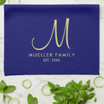 Paño De Cocina Monograma dorado Nombre familia Naval Color sólido<br><div class="desc">Subir personalizado Añadir tu foto o logotipo Texto Elegante Moderno Cute Monogramado Cocina & Comedor / Lino de mesa y cocina/ Plantilla inicial de nombre familiar Monograma Oro Toalla de cocina color sólido azul de la Marina.</div>