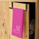 Paño De Cocina Monograma Familia Nombre Moderno Elegante<br><div class="desc">Subir personalizado Añadir su diseño fotográfico o logotipo Texto elegante moderno personalizado Monograma personalizado nombre inicial / plantilla de nombre familiar Toalla de cocina rosa de moda.</div>