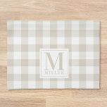 Paño De Cocina Monograma moderno de verificación de búfalo en Bei<br><div class="desc">Toalla de mano de cocina de estilo casa de campo de diseño personalizado con monograma personalizado y nombre familiar en el patrón de cheque/plaid de búfalo beige.</div>