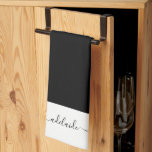 Paño De Cocina Monograma moderno elegante de escritura blanca neg<br><div class="desc">Moderna toalla de cocina elegante en blanco negro con el nombre de Monograma. Personalice esta elegante toalla de cocina monograma de escritura con su nombre de monograma. Un regalo perfecto para ella.</div>