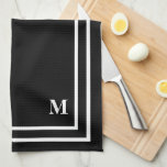 Paño De Cocina Monograma negro moderno<br><div class="desc">Este diseño moderno y elegante presenta un marco cuadrado de doble línea blanca sobre un fondo negro bonito y un monograma con un elegante tipo de letra en bloque. Cambie el inicial por el propio. Puede personalizar este diseño más cambiando el tipo de letra, hacer que los blancos sean transparentes...</div>