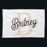 Paño De Cocina Monograma personalizado moderno y nombre Pastel ro<br><div class="desc">Presentamos nuestro moderno Monograma personalizado y toalla de cocina rosa Name Pastel, una elegante adición a la decoración de su cocina. Esta toalla de cocina presenta un diseño contemporáneo en rosa pastel suave, personalizado con su monograma y su nombre para darle un toque personalizado. Perfecto para secar platos, limpiarse las...</div>