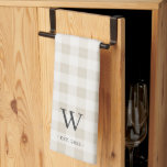 Paño De Cocina Monograma y año de la granja<br><div class="desc">Las toallas monogramadas de cocina de una casa de campo de moda cuentan con su monograma inicial único y el año se ha fijado en letras clásicas sobre un fondo tonal de manto búfalo en colores neutros de moda.</div>