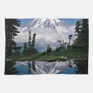 Paño De Cocina Monte Rainier reflejado en un lago de montaña