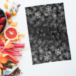 Paño De Cocina Navidades de copos de nieve blancos negros<br><div class="desc">Este diseño se puede personalizar eligiendo la opción Editar diseño. También puede transferir a otros artículos. Póngase en contacto conmigo en colorflowcreations@gmail.com o utilice la opción de chat en la parte superior de la página si desea tener este diseño en otro producto o necesita ayuda. Ver más de mis diseños...</div>