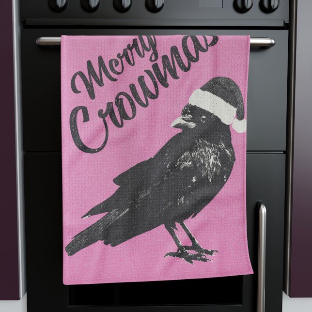 Paño De Cocina Navidades de crowmas de moras rosadas y negras (This pink and black "Merry Crowmas" Christmas (or pinkmas) towel is fun and unique for the holiday.)