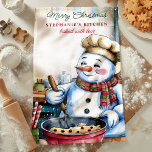 Paño De Cocina Navidades de Snowman Baking Cookes personalizadas<br><div class="desc">Añada un toque de alegría festiva a su cocina con esta toalla personalizada de Navidad que incluye unas adorables galletas de nevado. Viendo el gorra y la bufanda de un chef, este encantador muñeco de nieve trae alegría de las vacaciones mientras agita un tazón de batido de galletas. Personalizar la...</div>