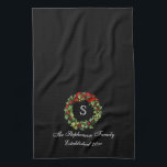 Paño De Cocina Navidades del Monograma Classic Holly Wreath Perso<br><div class="desc">Añade a tu personalizado la inicial de tu apellido al interior de la festiva imagen de la corona de flores de un verde rico con bayas y una cinta roja que fluye. Copyright del diseño © CuteComfy.com</div>
