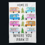 Paño De Cocina Navidades encantadores caravanas retro para autos<br><div class="desc">Espero que te guste este patrón de vacaciones. Añade tu propio texto al personalizar si lo deseas. Consulta mi tienda para ver más artículos a juego y otros patrones de vacaciones. ¡Gracias por comprar conmigo!</div>
