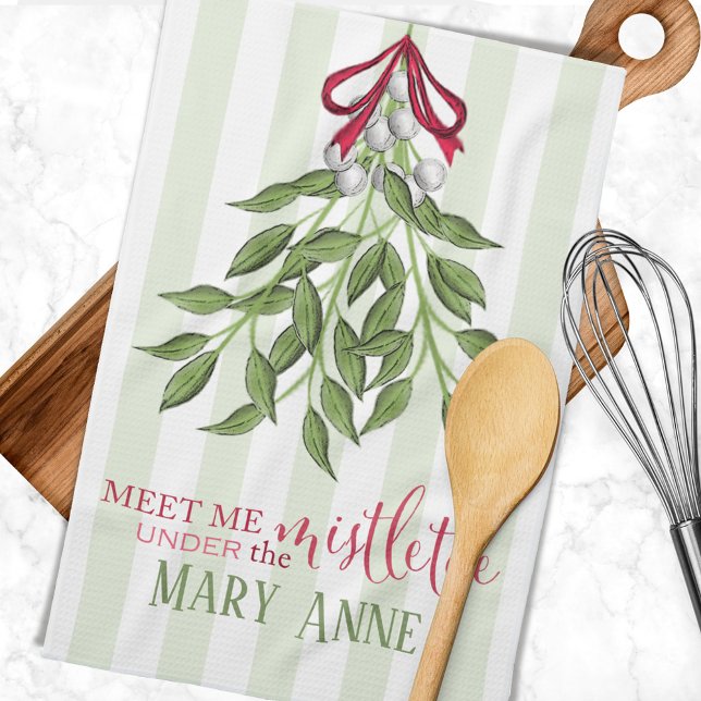 Paño De Cocina Navidades Holiday Cute Whimsical Mistletoe Diversi (Meet me under the mistletoe kitchen towel.)