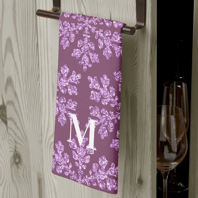 Paño De Cocina Navidades Monogramas de Moda de ciruela de copo de (Add your monogram to these plum purple & snowflake Christmas kitchen towels for personalized gifts)