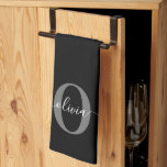 Paño De Cocina Nombre de guión de monograma personalizado Gris bl<br><div class="desc">Este elegante monograma y el elegante diseño del nombre del guión pueden ser regalados como regalo para un cumpleaños, el Día de la Madre o cualquier ocasión. Se puede personalizar con el nombre y la inicial de la persona. Puede cambiar el tipo de letra, el color del tipo de letra,...</div>