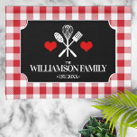 Paño De Cocina Nombre de la familia Rustic Country Kitchen<br><div class="desc">El encantador diseño rústico de una cocina de campo con un diseño clásico de chapa de gingham roja y una etiqueta personalizada. ¡Una gran idea de regalo para cumpleaños,  para el ama de casa o simplemente porque!</div>