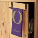 Paño De Cocina Nombre en guión de monograma Personalizado púrpura<br><div class="desc">Este elegante monograma y diseño de nombre con letra de moda se puede regalar como regalo de cumpleaños, Día de la Madre o cualquier otra ocasión. Se puede personalizar con la inicial y el nombre de la persona. Puede cambiar la fuente, el color de la fuente, el tamaño de la...</div>