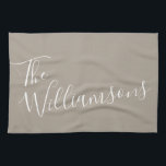 Paño De Cocina Nombre personalizado de script minimalista | Taupe<br><div class="desc">Nombre de tipografía manuscrita minimalista en toalla de cocina marrón de Taupe</div>
