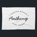 Paño De Cocina Nombre personalizado del año establecido de Master<br><div class="desc">Mucho talento saliendo de esa cocina. Animar al Master Baker en su vida a mantener esos dulces dulces que vienen con esta toalla de cocina personalizada, moderna y única. Personalizar las palabras y el año establecido según sea necesario. Viene en diferentes colores y tamaños. No te olvides también de los...</div>