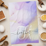 Paño De Cocina Nombre personalizado Monograma color de agua púrpu<br><div class="desc">Personaliza fácilmente este estilo glamoroso de pintura de acuarela lila abstracta y el fondo falso de pulverización dorada con tus detalles personalizados.</div>