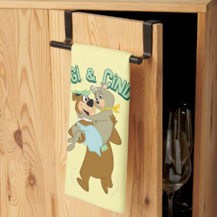 Paño De Cocina Oso Yogi Cargando Cindy Bear