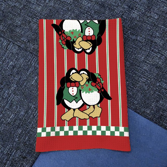 Paño De Cocina Pareja de pingüinos guapos Navidades singulares ad (Romantic Christmas penguin couple on red and green kitchen towel)