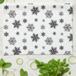 Paño De Cocina Patrón de copo de nieve negro y caprichoso<br><div class="desc">Delicado patrón de copos de nieve en mínimo blanco y negro. Diseño escandinavo de copos de nieve nórdicos minimalistas negros sobre fondo blanco para Navidades Navidad vacaciones,  decoración de hogar festivo y regalos. Los copos de nieve de invierno diseñan la decoración de casa.</div>