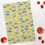 Paño De Cocina Patrón de dinosaurio prehistórico lindo Amarillo<br><div class="desc">Montones de dinosaurios azules,  Tyrannosaurus rex,  Spinosaurus,  Stegosaurus,  Diplodocuments y Triceratops sobre un fondo amarillo.</div>