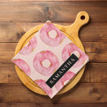Paño De Cocina Patrón de Donuts de color rosa moderno con nombre<br><div class="desc">Patrón de Donuts de color rosa moderno con nombre</div>