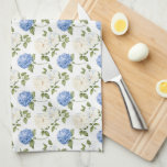 Paño De Cocina Patrón de flores de hortensias azules elegantes<br><div class="desc">Agrega un toque de elegancia a tu cocina con esta toalla elegante que presenta un hermoso patrón floral de hortensias azules. Perfecta para secar platos, manipular utensilios de cocina calientes o simplemente mejorar tu decoración, combina funcionalidad con encanto atemporal. Ideal para uso diario, regalos de inauguración de casa o ocasiones...</div>