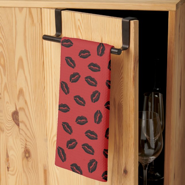 Paño De Cocina Patrón de labios negros en fondo rojo (Pliegue de tercios)