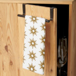 Paño De Cocina Patrón de raya de oro geométrico vintage<br><div class="desc">Esta sencilla toalla de cocina con motivos geométricos presenta un sencillo y limpio patrón de rayas estriadas de estribo dorado de inspiración moderna de mediados de siglo. Un patrón de estallido geométrico de estrellas brillantes de oro y cobre sobre un fondo blanco. Cada estallido estelar presenta una estrella dorada ligera...</div>