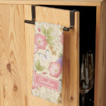 Paño De Cocina Patrón floral botánico rosa elegante<br><div class="desc">Este toalla de cocina está decorada con un patrón floral vintage de bonito personalizado con su nombre. Personalízalo como regalo. Gran regalo para el Día de la Madre,  amigos,  regalos de Navidades o simplemente porque. Diseñado para ti por Blackberry Boulevard.</div>