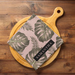 Paño De Cocina Patrón y nombre de hojas de palma rosadas y dorada<br><div class="desc">El diseño de las hojas de palma rosadas y doradas Tropical presenta un diseño vibrante y exótico inspirado en la estética tropical. Los colores predominan en los tonos rosa y dorado, creando un ambiente lujoso y de diseño. El patrón consiste en hojas de palma representadas en una variedad de tamaños...</div>