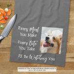 Paño De Cocina Perro divertido diciendo Personalizado de fotos co<br><div class="desc">Añade una foto de tu perro a esta divertida toalla de cocina de novedad con el dicho CADA COMIDA QUE HAGAS, CADA MALA QUE TOMES, TE ESTARÉ VIENDO. Cambie el color del texto y/o el color de fondo que desee en el EDIT para coordinar con los colores de decoración de...</div>