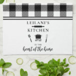 Paño De Cocina Personalice la cocina de cocina de búfalo en blanc<br><div class="desc">Diseño personalizado de chapa de búfalo blanco y negro con utensilios de cocina y la cita: "la cocina es el corazón del hogar".</div>