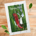Paño De Cocina Personalizable caliente de pimienta picante de chi<br><div class="desc">Estas toallas de cocina en los colores de la bandera italiana, verde, blanco y rojo, muestran la imagen fotográfica de un pimiento picante rojo contra hojas verdes en la toalla blanca. El texto es personalizable para un Nombre o su propio texto. Esta es la fotografía original del jardín de JLW_PHOTOGRAPHY....</div>