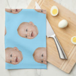 Paño De Cocina Personalizado haciendo un regalo de abuela persona<br><div class="desc">Personalizado Regalo de hormigón de cara Toalla de cocina personalizada de la abuela</div>