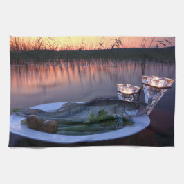 Paño De Cocina Pescado fresco capturado en un plato con verduras