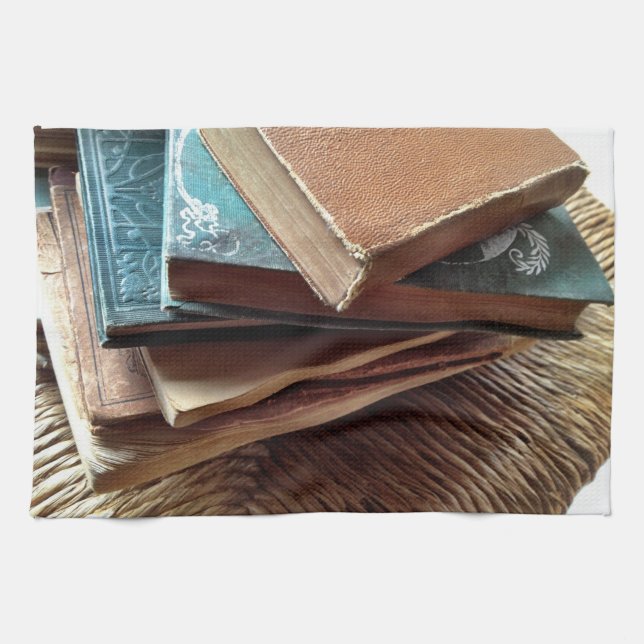 Paño De Cocina Pila de libros en silla vieja (Horizontal)