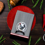 Paño De Cocina Pollo rústico de gallo de campo BW Gingham Checks<br><div class="desc">¡Presentamos nuestro encantador Pollo Rústico en Wreath sobre el diseño de los Cheques de Gingham en blanco y negro! Trae un toque de elegancia rústica a su casa con esta encantadora pieza que combina perfectamente el encanto de una casa de campo con el estilo clásico. Diseñado con meticulosa atención a...</div>
