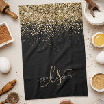 Paño De Cocina Purpurina dorado Glam Monograma Nombre<br><div class="desc">Purpurina De Oro Glam Elegante Monograma Toallas De Cocina. Personaliza fácilmente este diseño de toallas de cocina de moda de moda con un elegante purpurina brillante de oro sobre un fondo negro. El diseño incluye su monograma manuscrito con remolques de bonito y su nombre.</div>