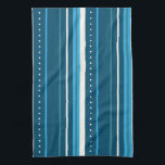 Paño De Cocina rayas azules multicolores<br><div class="desc">Rayas azules con algo de blanco para los acentos. Una encantadora adición a su cocina diaria o para incluir en una cesta de regalo inspirada en la cocina para Hanukkah. Una hermosa toalla que trabajará duro en la cocina como toalla de cocina o como pieza decorativa.</div>