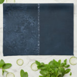 Paño De Cocina Romance de la Marina de Medianoche | Damasco de zu<br><div class="desc">El rico y sofisticado grunge estilo de los años 90 se cultiva con este atrevido damasco de rosa satinado, lujoso terciopelo y un falso adorno purpurina en un espectacular tono de joya oscuro y una melodía de tono atrevido. Esta textura abstracta de medio mixto vintage de los años 90 añade...</div>