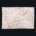 Paño De Cocina Rosa de moda Leopardo de oro Impresión de animales<br><div class="desc">Este elegante diseño de moda es perfecto para la moderna moda. Tiene una impresión falsa de un animal de safari de leopardo y chita de rosa dorado sobre un simple fondo blanco. ¡Es bonito, linda y de moda! ***NOTA DE DISEÑO IMPORTANTE: Para cualquier solicitud de diseño personalizado, como solicitudes de...</div>