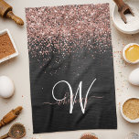 Paño De Cocina Rosa personalizado Purpurina de oro Monograma de e<br><div class="desc">Personalice fácilmente este elegante diseño de toallas de cocina a la moda con un purpurina rosa de oro brillante sobre un fondo metálico negro cepillado.</div>