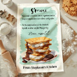 Paño De Cocina S'more Receta personalizada<br><div class="desc">Trae el clásico de la fogata a su cocina con esta toalla de cocina personalizada de S'more Receta. Con la receta más querida, esta toalla hace un divertido y único añadido a cualquier cocina. Personalizar con su nombre o mensaje para un toque personal, perfecto para los amantes de los deportes...</div>